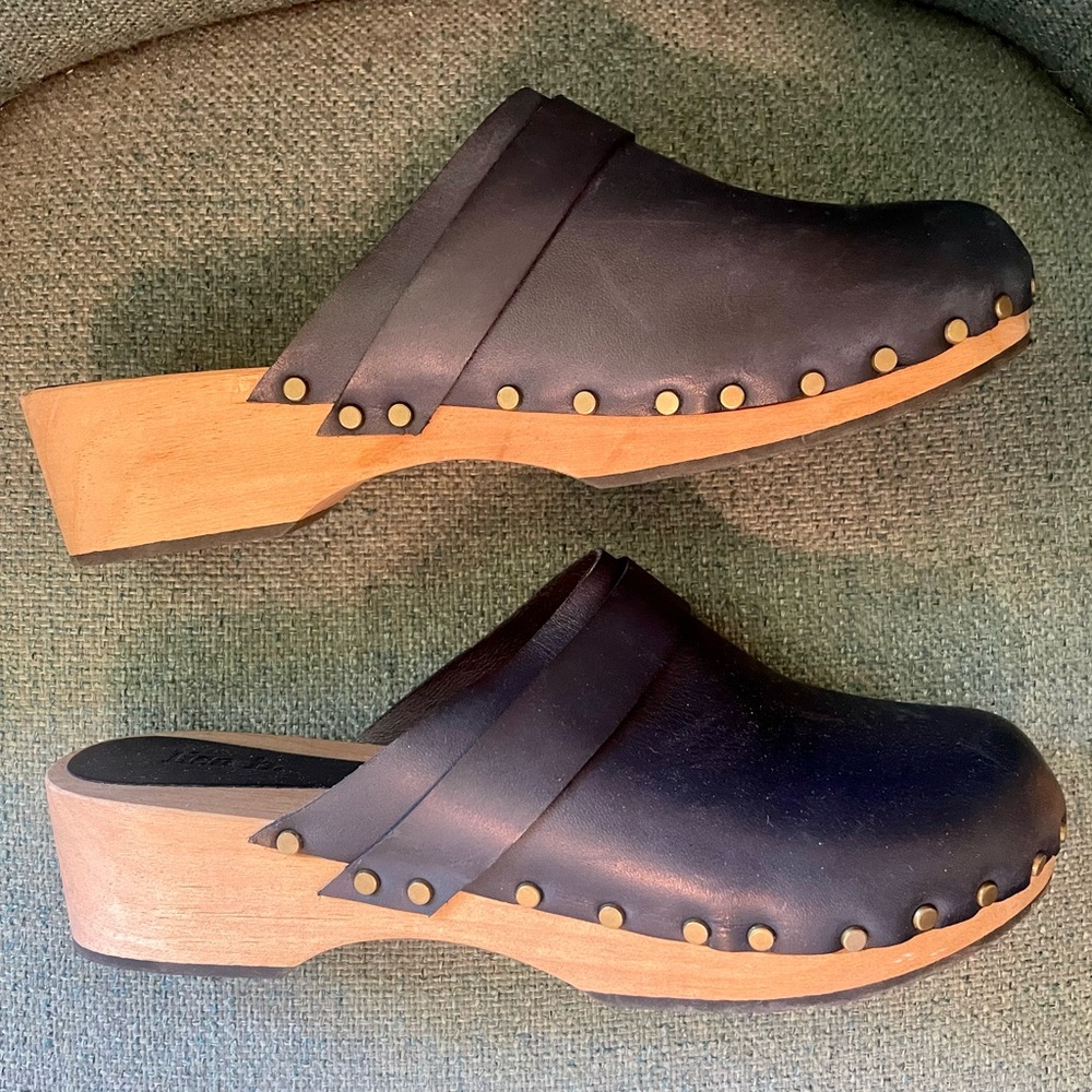 New Lisa B clogs size 10/ euro 41